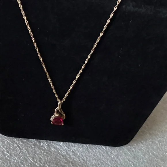 14 KT 18 “Gold Necklace with Ruby & 3 Small Diamonds - Picture 4 of 11